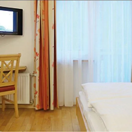 מלון Gartenhotel Daxer 3*